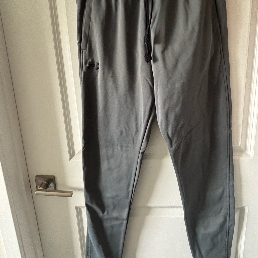 Under Armour Gray Sweatpants for Ultimate Comfort
